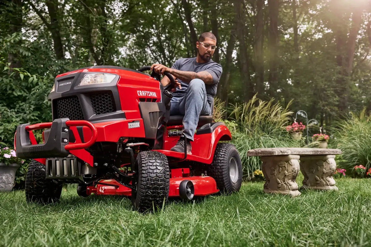 CRAFTSMAN 42-In 20 HP KOHLER V-Twin Hydrostatic Turn Tight Gas Riding Lawn Mower 42″ Deck